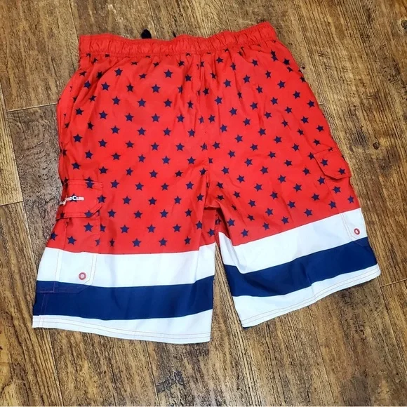 Red Star-Patterned Men's Shorts - Picture 2 of 10